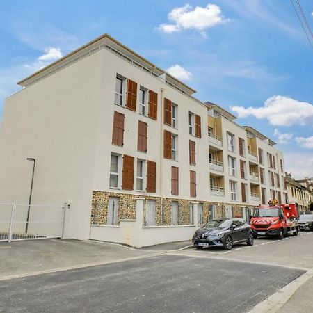 Appartement F2 de haut standing en hypercentre avec jardin privé à 270 m de la Gare de MANTES ! Exterior foto