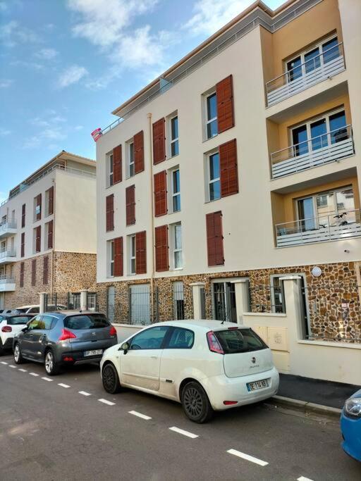 Appartement F2 de haut standing en hypercentre avec jardin privé à 270 m de la Gare de MANTES ! Exterior foto