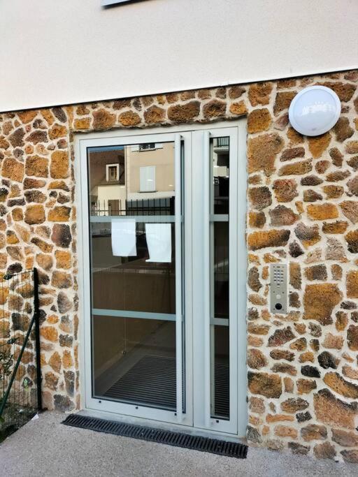 Appartement F2 de haut standing en hypercentre avec jardin privé à 270 m de la Gare de MANTES ! Exterior foto