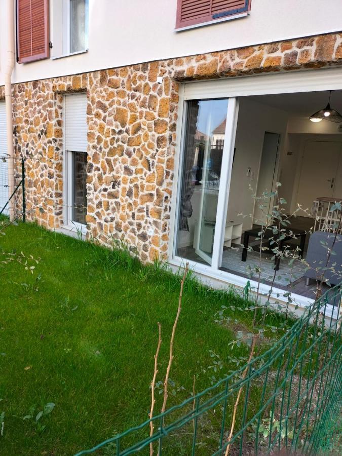 Appartement F2 de haut standing en hypercentre avec jardin privé à 270 m de la Gare de MANTES ! Exterior foto