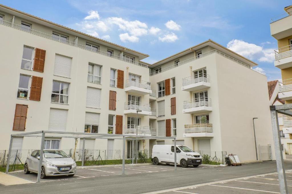 Appartement F2 de haut standing en hypercentre avec jardin privé à 270 m de la Gare de MANTES ! Exterior foto